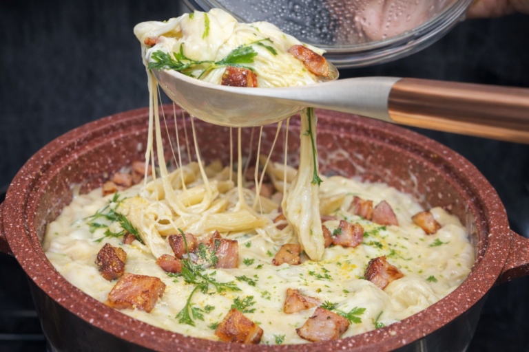 Macarrão Penne Cremoso com Molho de Batata, Bacon e Toque de Limão