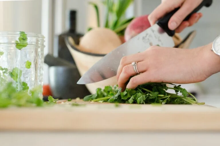 Erros Comuns na Cozinha: Como Falhas Simples Comprometem o Sabor e a Segurança dos Alimentos